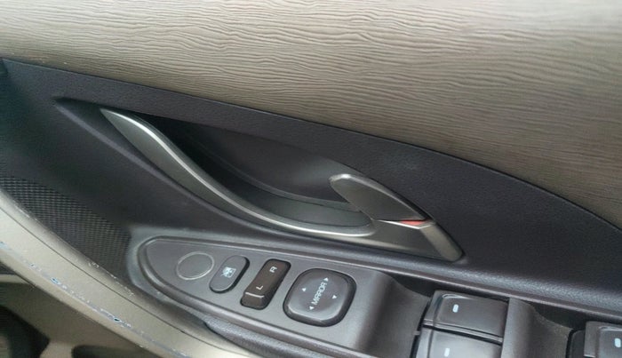 2015 Mahindra XUV500 W6, Diesel, Manual, 1,62,262 km, interior