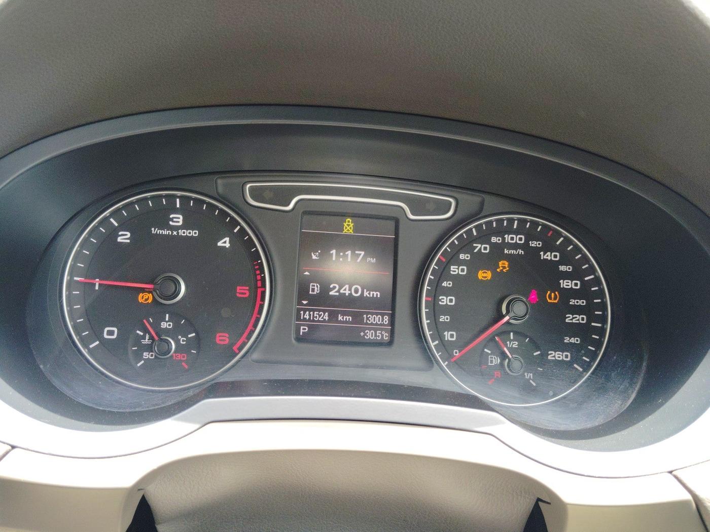 2012 Audi Q3 2.0 QUATTRO TDI AT, Diesel, Automatic, 1,41,524 km, interior