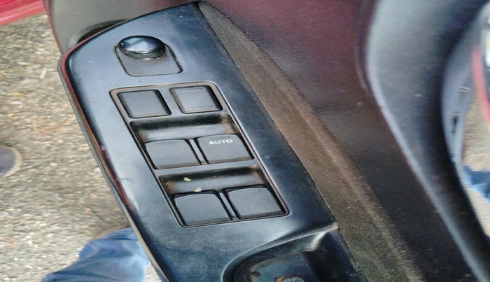 2013 Maruti Swift ZXI, Petrol, Manual, 82,898 km, interior