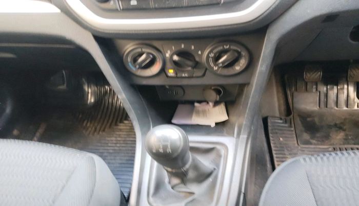 2022 Maruti Vitara Brezza LXI, Petrol, Manual, 18,706 km, interior