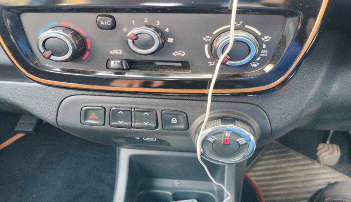 2018 Renault Kwid CLIMBER 1.0 AMT, Petrol, Automatic, 97,970 km, interior