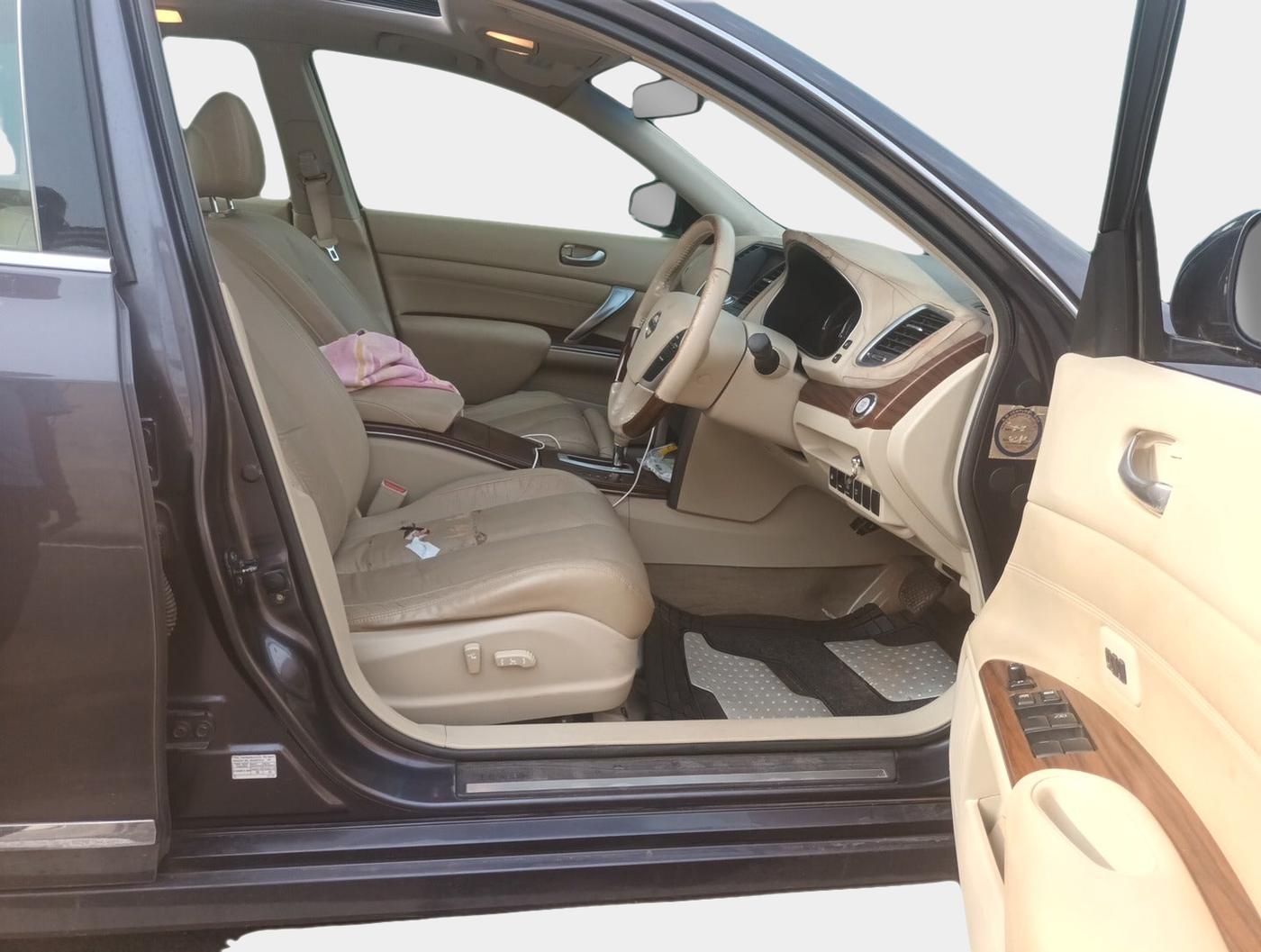 2011 Nissan Teana 250XV, Petrol, Automatic, 66,382 km, interior