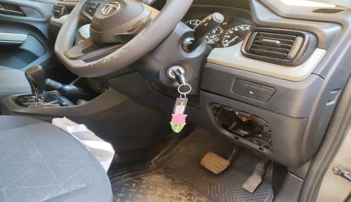 2022 Tata PUNCH ADVENTURE AMT, Petrol, Automatic, 30,297 km, interior