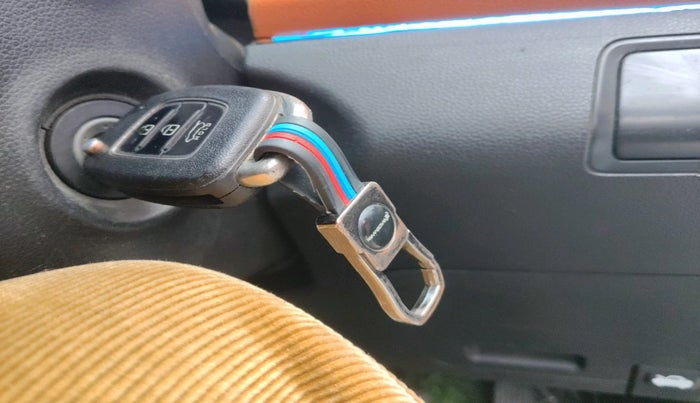 2016 Hyundai Elite i20 SPORTZ 1.2, CNG, Manual, 1,03,305 km, interior