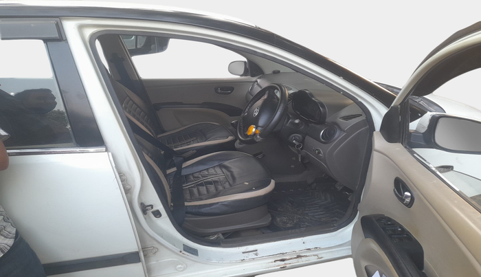 2011 Hyundai i10 MAGNA 1.2, Petrol, Manual, 1,24,902 km, interior