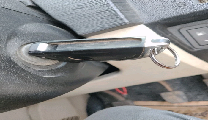 2016 Mahindra XUV500 W6, Diesel, Manual, 1,84,988 km, interior