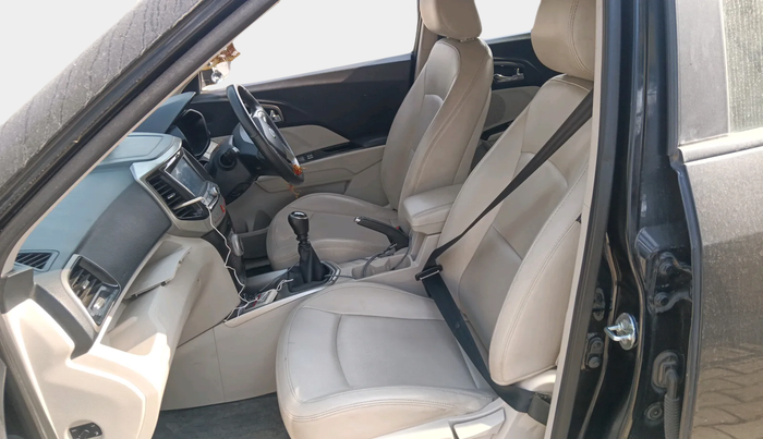 2022 Mahindra XUV300 W8 (O) 1.2 PETROL, Petrol, Manual, 34,869 km, interior
