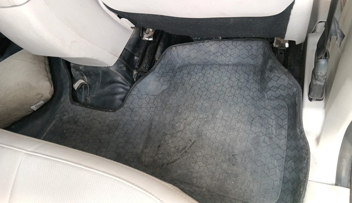 2022 Mahindra XUV300 W8 (O) 1.2 PETROL, Petrol, Manual, 34,869 km, interior