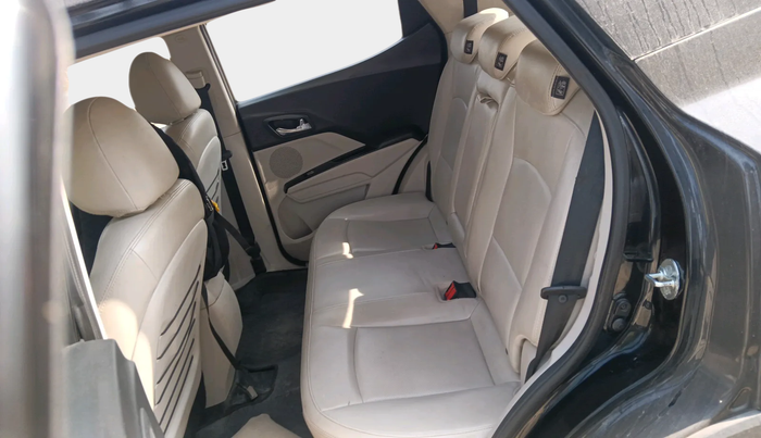 2022 Mahindra XUV300 W8 (O) 1.2 PETROL, Petrol, Manual, 34,869 km, interior