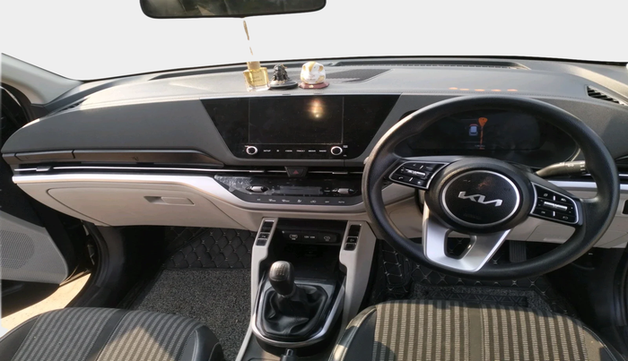 2023 KIA CARENS PRESTIGE PLUS 1.4 PETROL 7 STR, Petrol, Manual, 17,816 km, interior