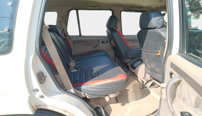 2010 Mahindra Scorpio VLX 2WD, Diesel, Manual, 1,43,923 km, interior