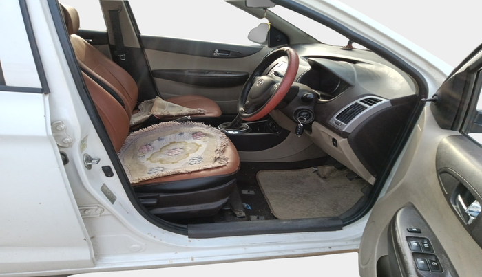 2011 Hyundai i20 MAGNA 1.2, Petrol, Manual, 1,40,814 km, interior