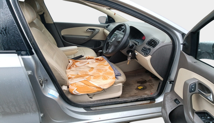 2011 Volkswagen Vento TRENDLINE 1.6, Petrol, Manual, 1,32,773 km, interior