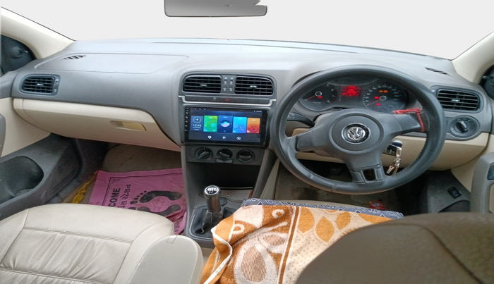 2011 Volkswagen Vento TRENDLINE 1.6, Petrol, Manual, 1,32,773 km, interior