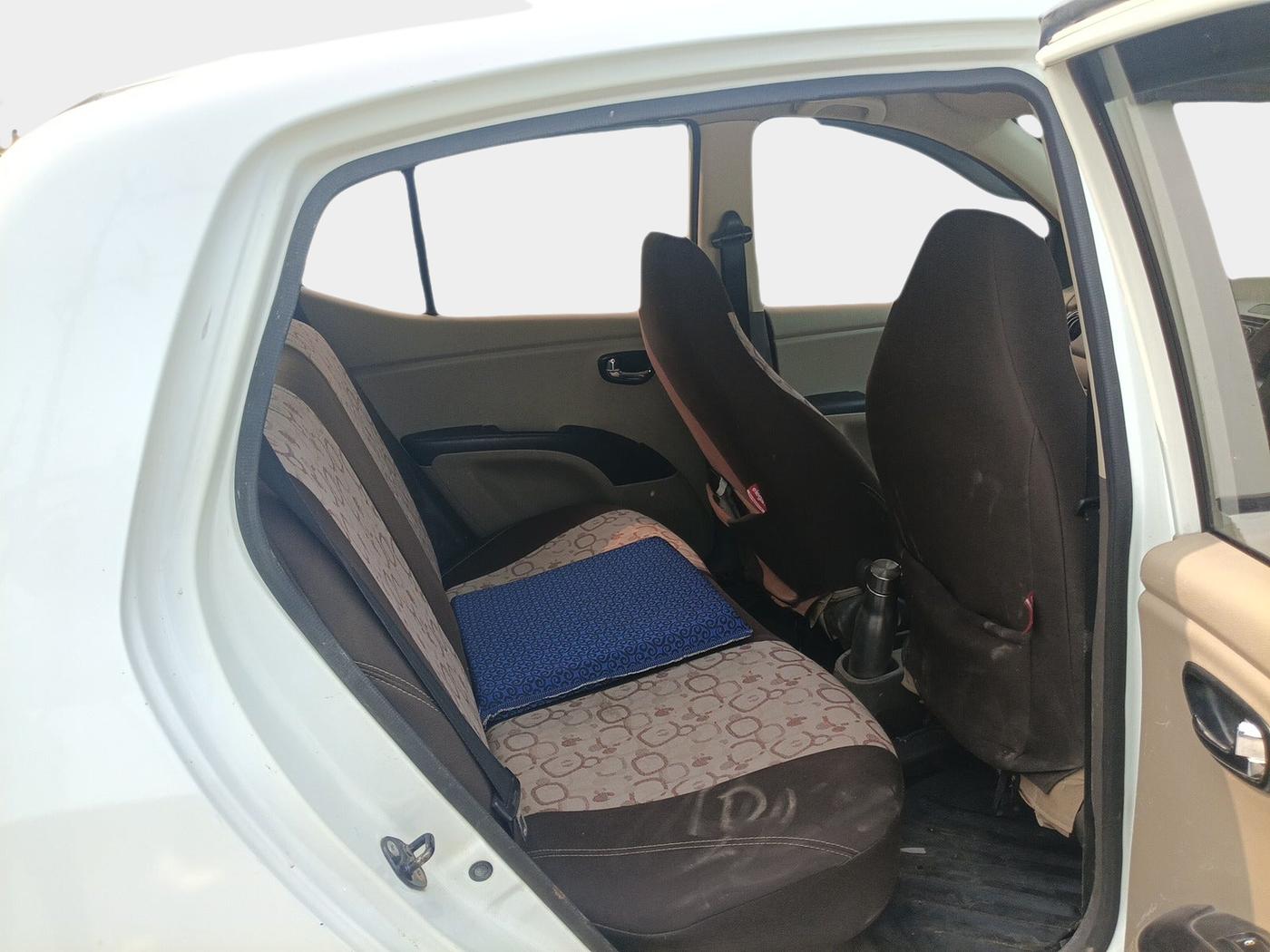 2012 Hyundai i10 MAGNA 1.2, Petrol, Manual, 1,05,660 km, interior