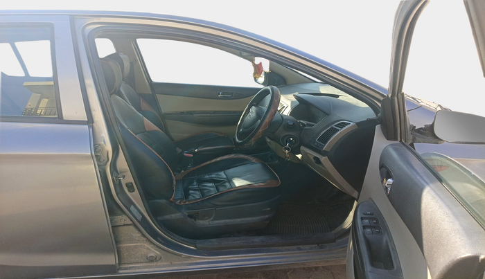 2012 Hyundai i20 MAGNA 1.2, Petrol, Manual, 1,24,604 km, interior