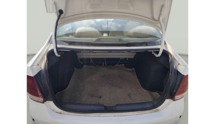 2011 Volkswagen Vento HIGHLINE 1.6 MPI, Petrol, Manual, 89,712 km, exterior