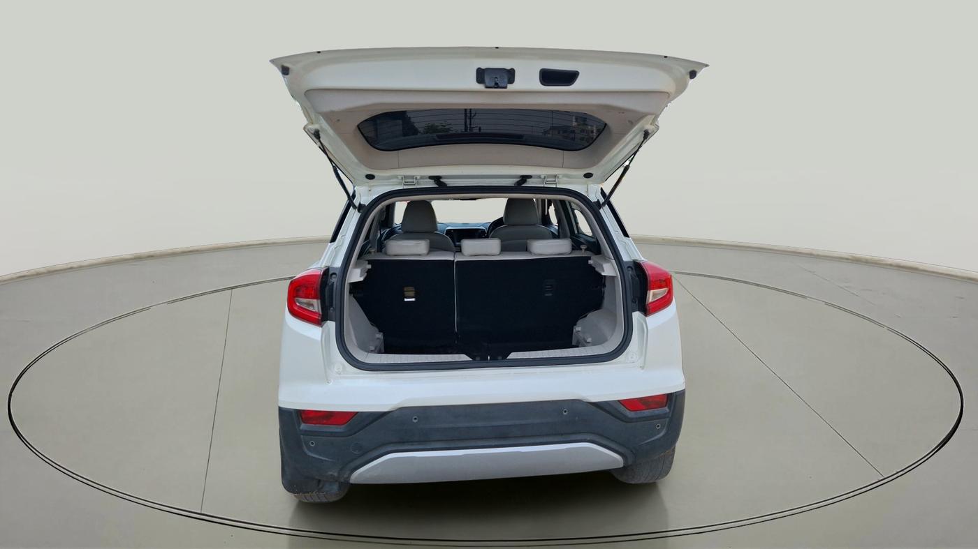 2021 Mahindra XUV300 W8 (O) 1.5 DIESEL AMT, Diesel, Automatic, 1,04,625 km, exterior