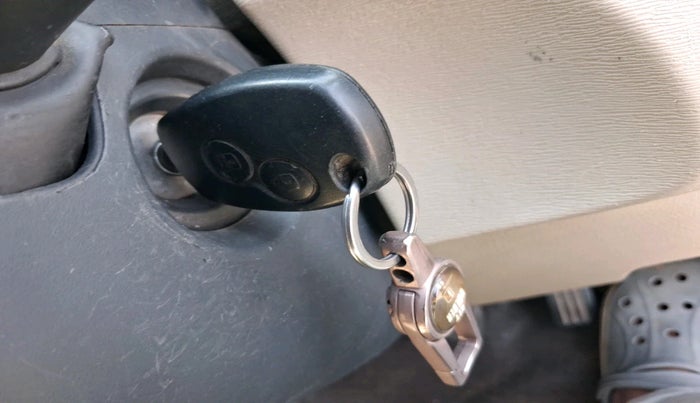 2014 Nissan Terrano XL D THP 110 PS, Diesel, Manual, 1,57,382 km, interior