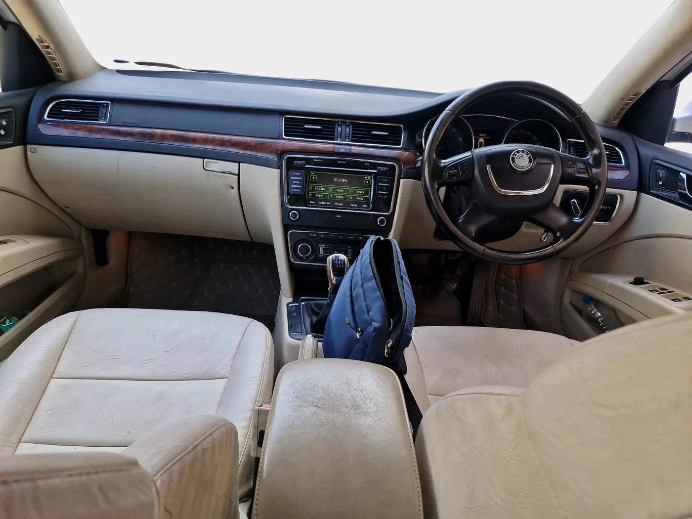 2011 Skoda Superb ELEGANCE 1.8 TSI MT, Petrol, Manual, 68,700 km, interior