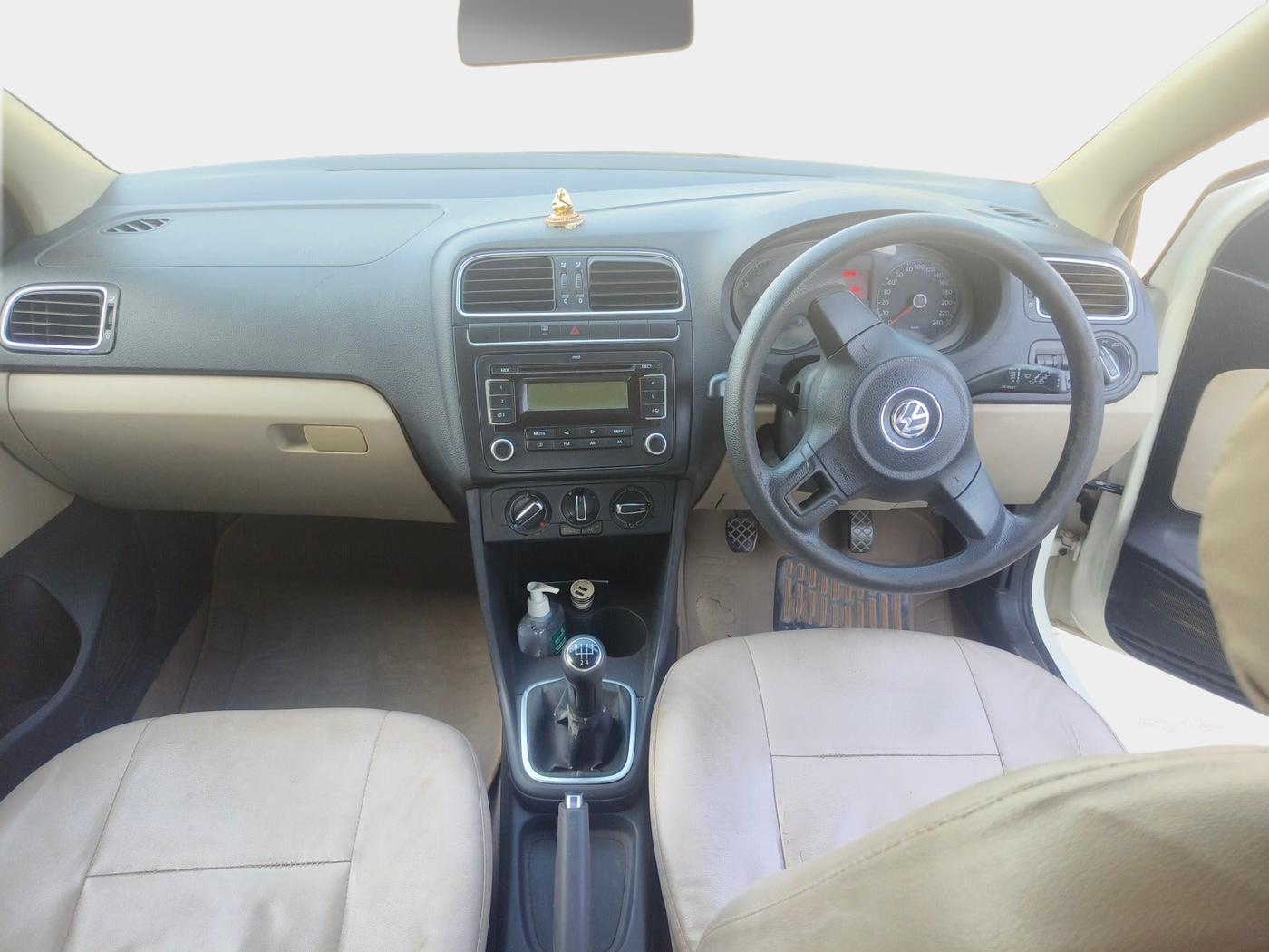 2012 Volkswagen Polo HIGHLINE1.2L, Petrol, Manual, 98,850 km, interior