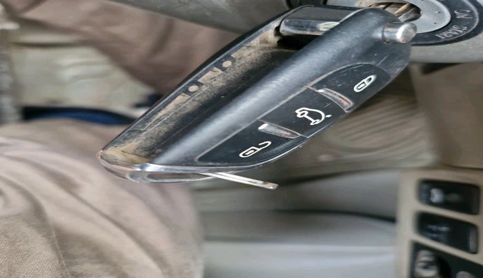 2013 Toyota Innova 2.5 G 8 STR, Diesel, Manual, 1,15,437 km, interior