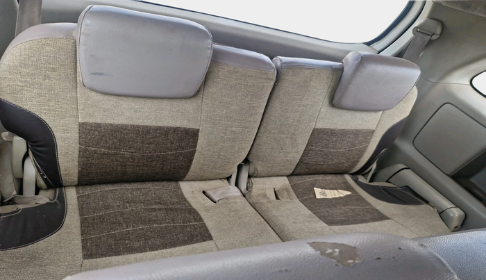 2013 Toyota Innova 2.5 G 8 STR, Diesel, Manual, 1,15,437 km, interior