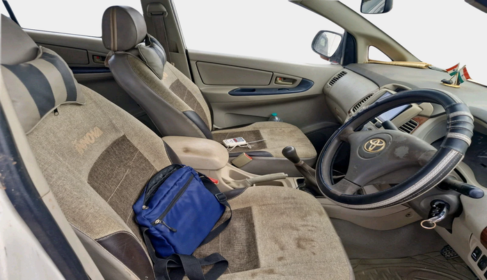 2013 Toyota Innova 2.5 G 8 STR, Diesel, Manual, 1,15,437 km, interior