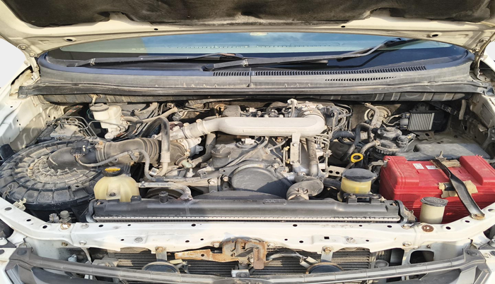 2013 Toyota Innova 2.5 GX 8 STR, Diesel, Manual, 3,81,075 km, exterior