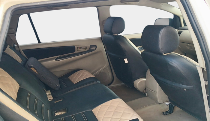 2013 Toyota Innova 2.5 GX 8 STR, Diesel, Manual, 3,81,075 km, interior