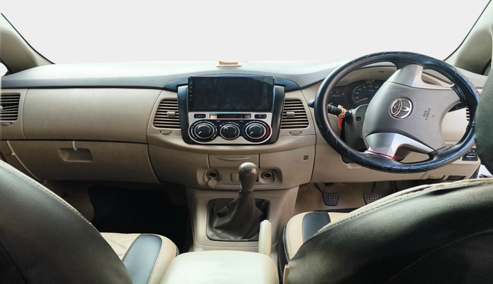2013 Toyota Innova 2.5 GX 8 STR, Diesel, Manual, 3,81,075 km, interior