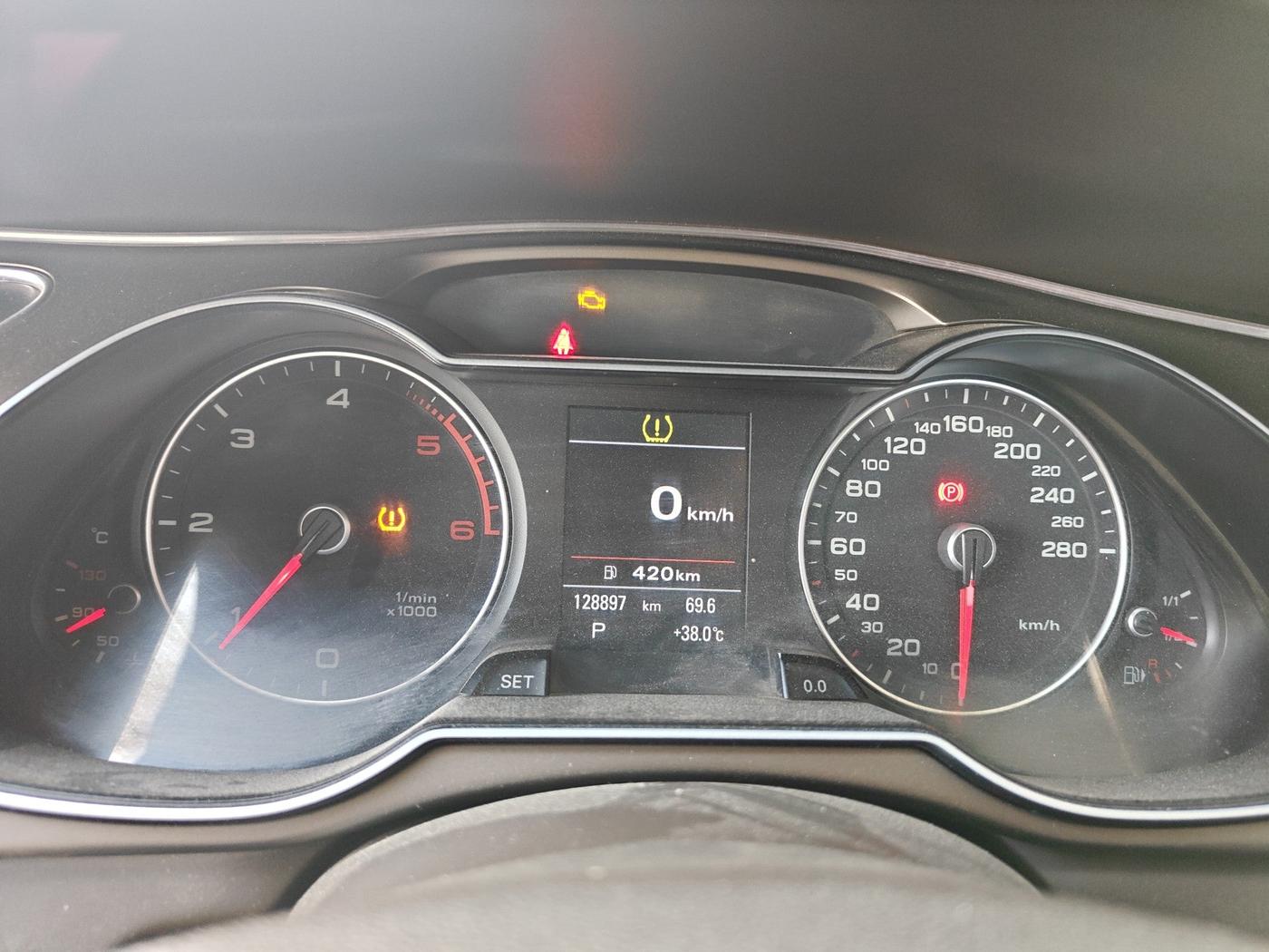 2013 Audi A4 2.0 TDI, Diesel, Automatic, 1,28,897 km, interior
