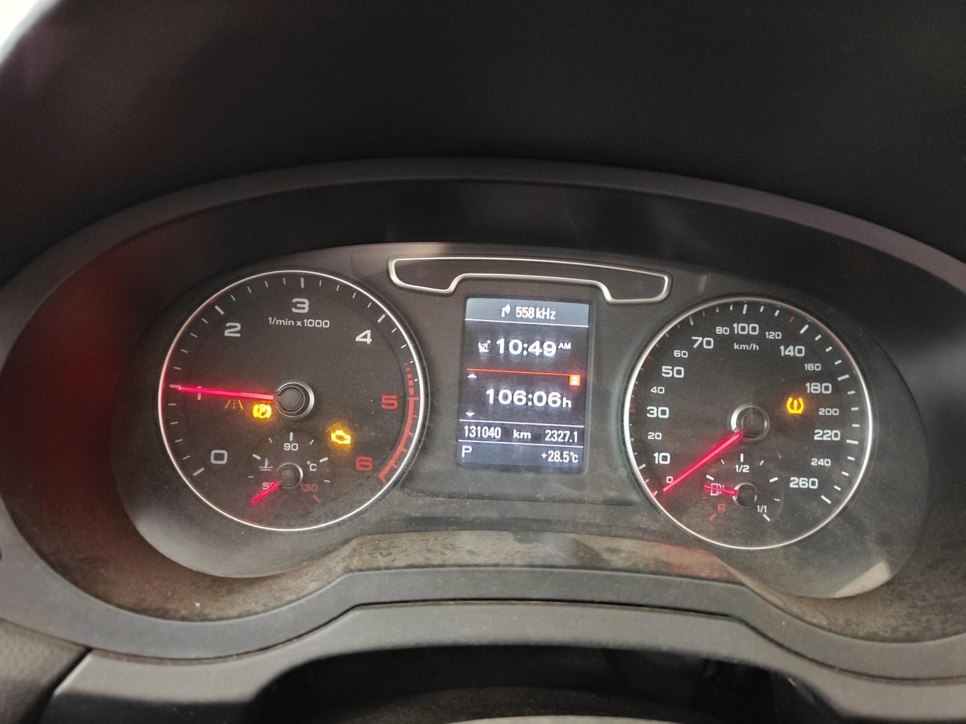2012 Audi Q3 2.0 TDI QUATTRO, Diesel, Automatic, 6,90,000 km, interior