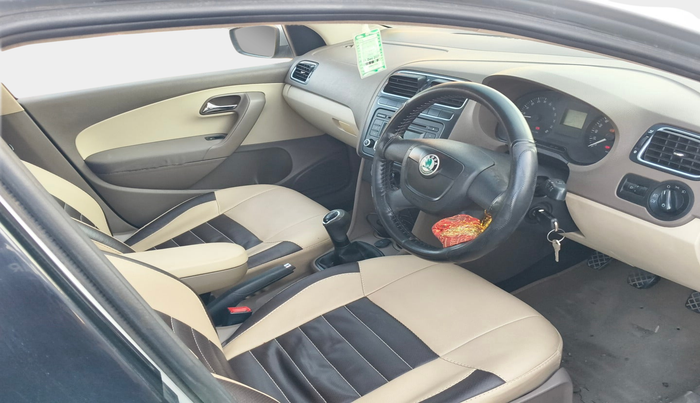 2013 Skoda Rapid AMBITION 1.6 TDI CR MT, Diesel, Manual, 1,25,249 km, interior