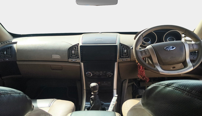 2015 Mahindra XUV500 W6, Diesel, Manual, 1,90,673 km, interior
