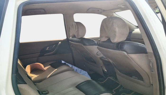 2015 Mahindra XUV500 W6, Diesel, Manual, 1,90,673 km, interior