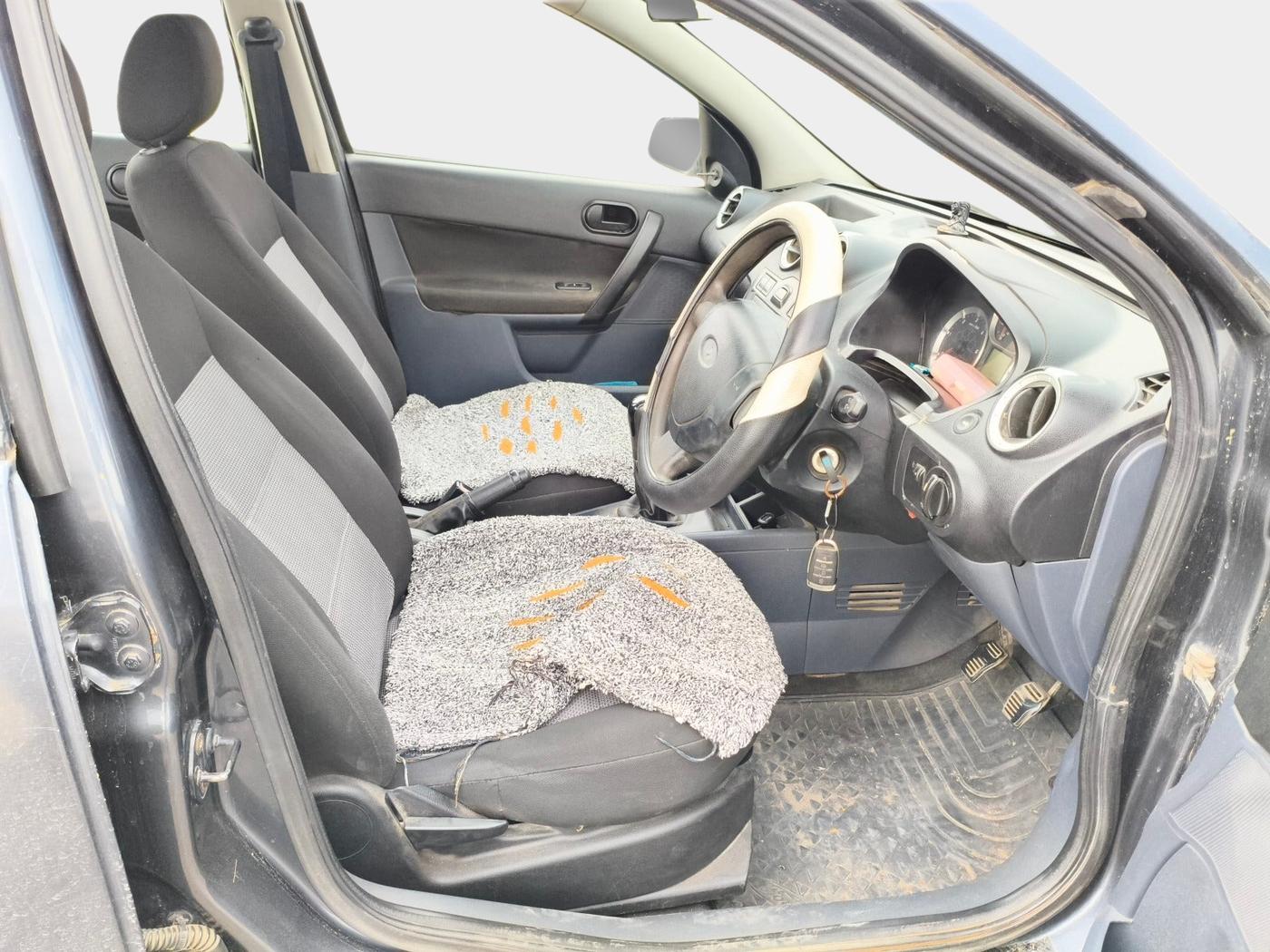 2011 Ford Fiesta EXI 1.4 DIESEL, Diesel, Manual, 1,14,918 km, interior