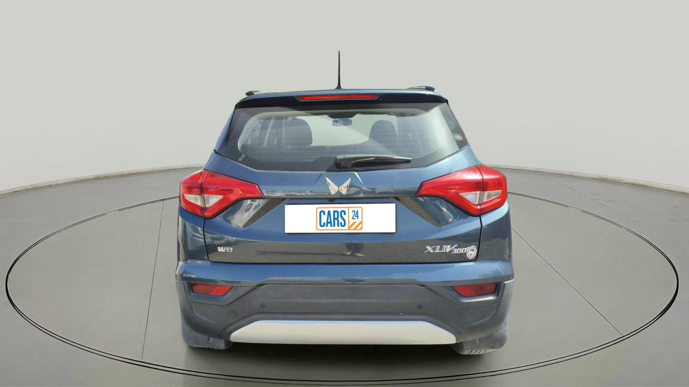 2023 Mahindra XUV300 W8 1.2 PETROL, Petrol, Manual, 19,706 km, exterior