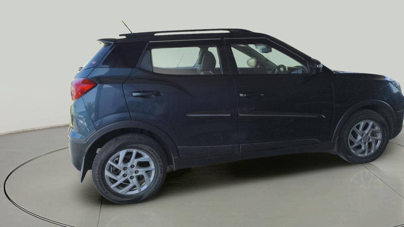 2023 Mahindra XUV300 W8 1.2 PETROL, Petrol, Manual, 19,706 km, exterior