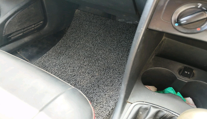 2017 Volkswagen Ameo COMFORTLINE 1.2L, Petrol, Manual, 1,90,905 km, interior