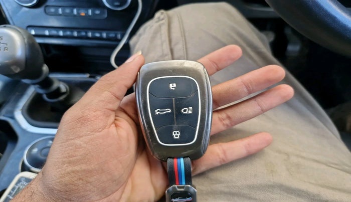 2018 Tata NEXON XZ PLUS DIESEL DUAL TONE, Diesel, Manual, 1,30,401 km, interior