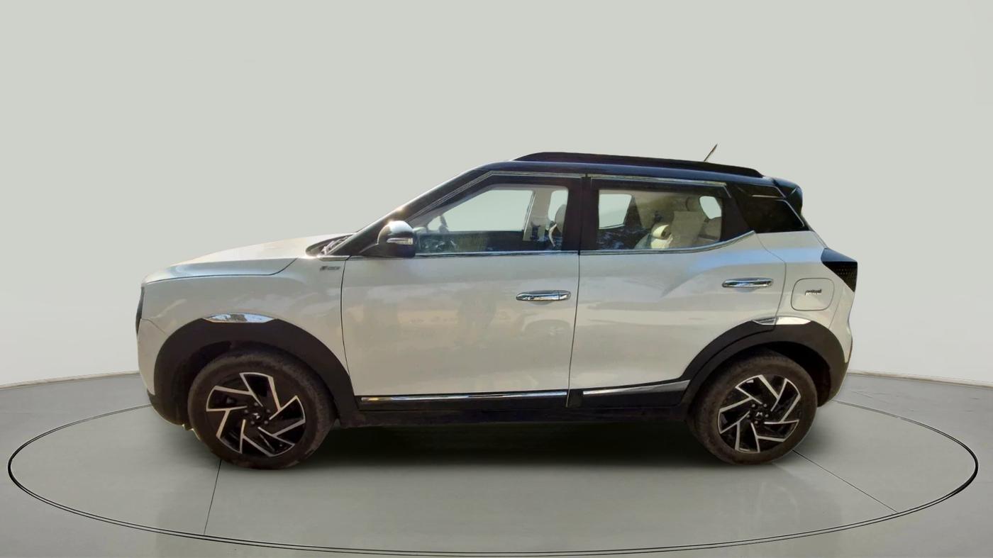 2024 Mahindra XUV 3XO AX7 1.2 TGDi, Petrol, Manual, 22,052 km, exterior