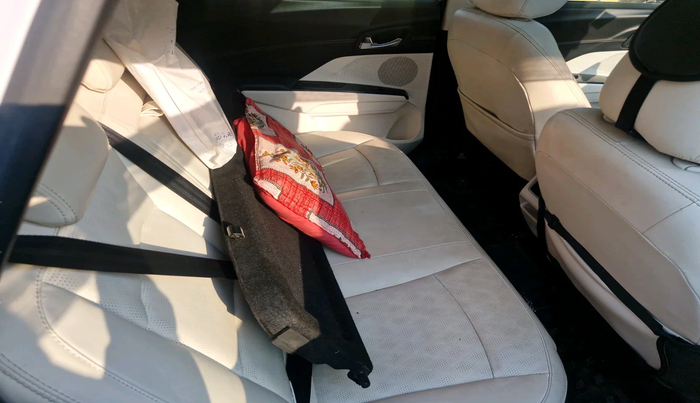 2024 Mahindra XUV 3XO AX7 1.2 TGDi, Petrol, Manual, 20,361 km, interior