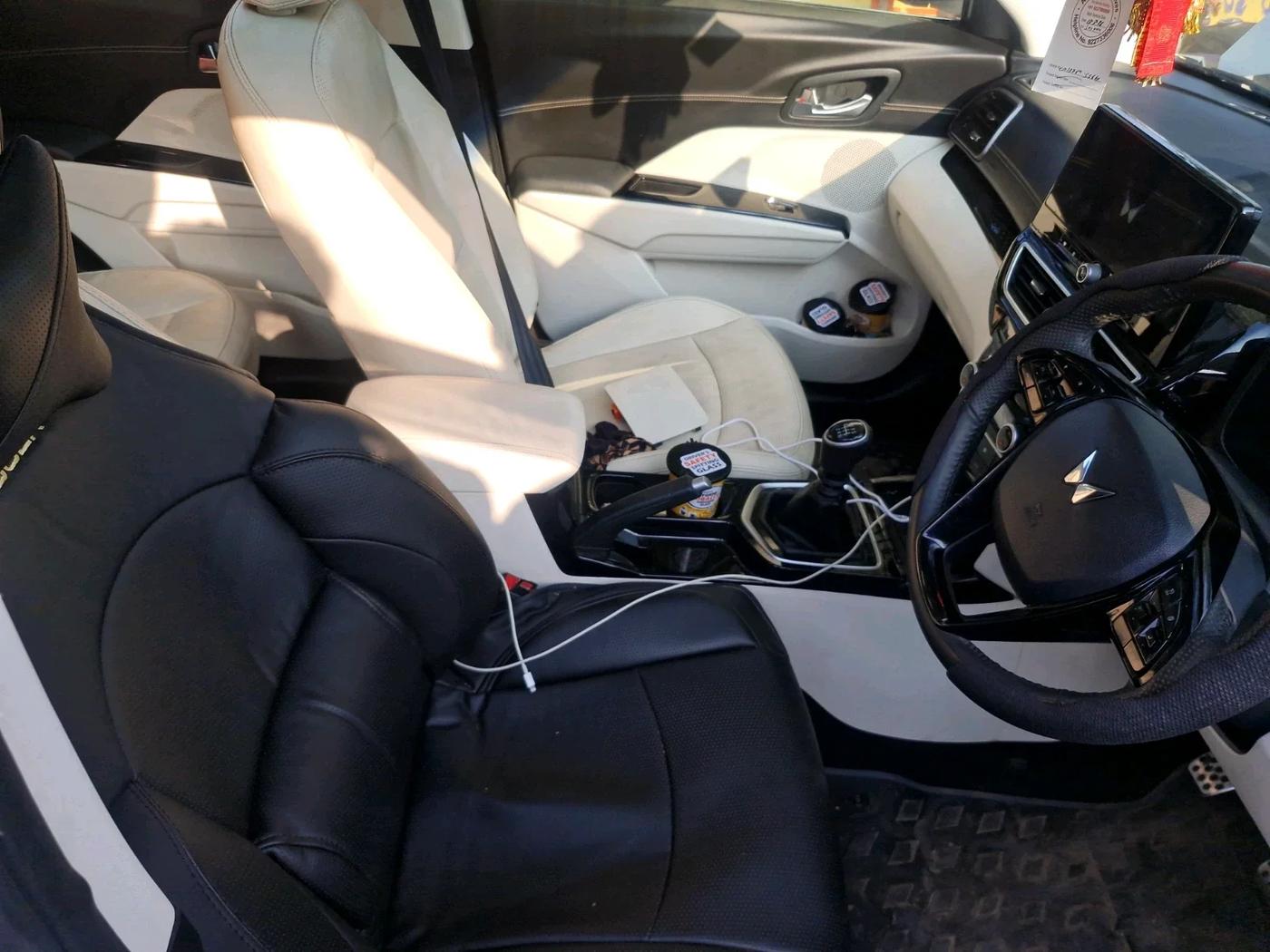 2024 Mahindra XUV 3XO AX7 1.2 TGDi, Petrol, Manual, 22,052 km, interior