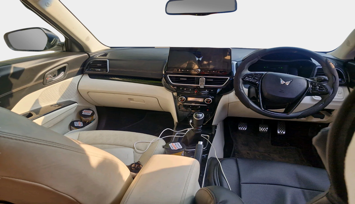 2024 Mahindra XUV 3XO AX7 1.2 TGDi, Petrol, Manual, 20,361 km, interior