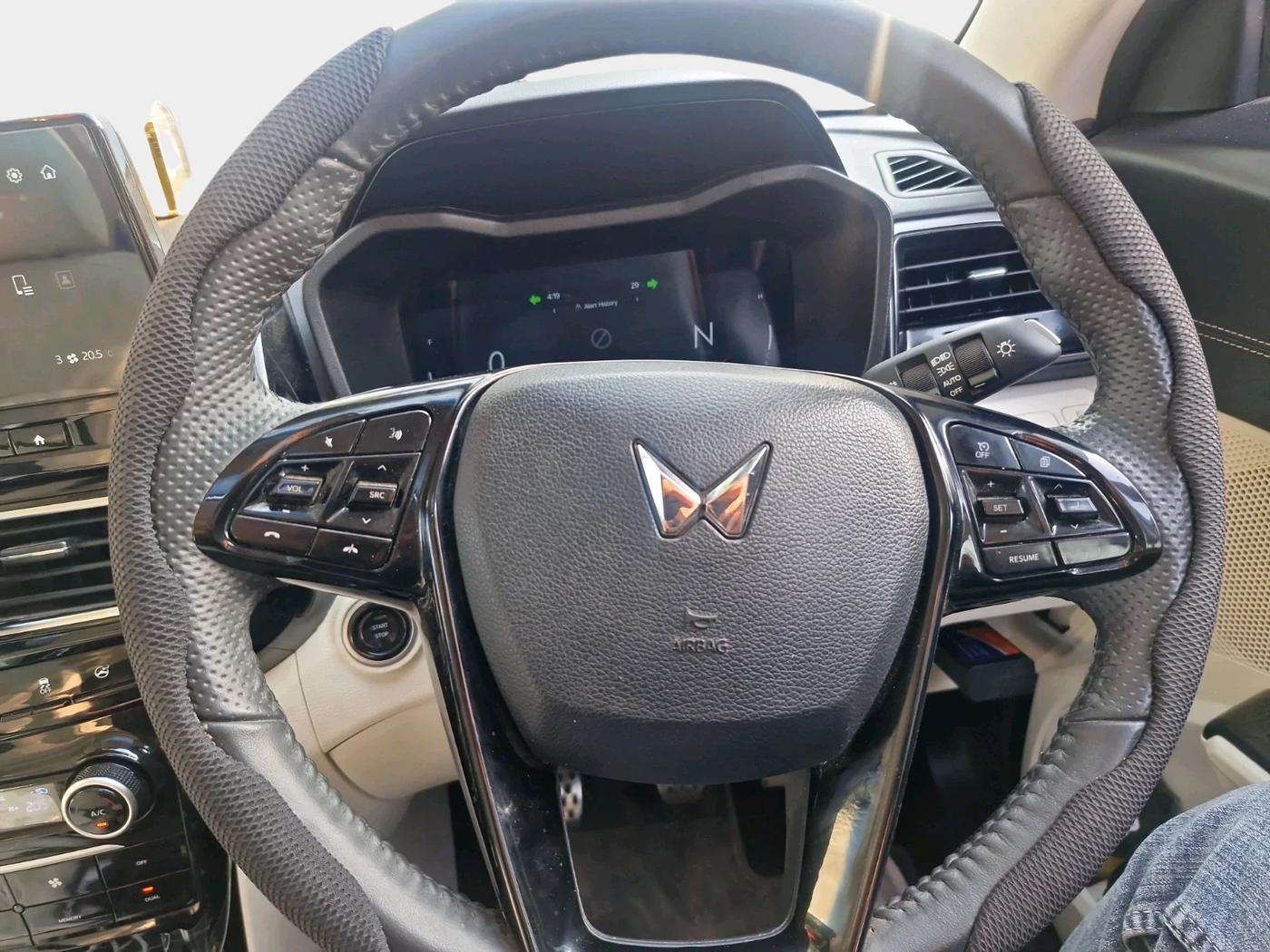 2024 Mahindra XUV 3XO AX7 1.2 TGDi, Petrol, Manual, 22,052 km, interior