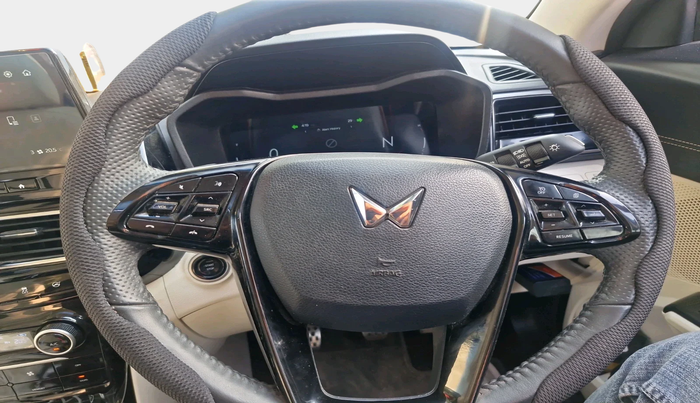 2024 Mahindra XUV 3XO AX7 1.2 TGDi, Petrol, Manual, 20,361 km, interior