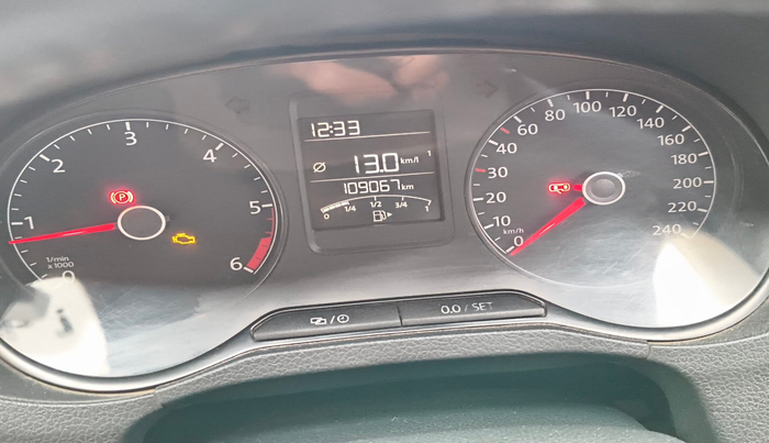 2014 Volkswagen Polo HIGHLINE1.5L, Diesel, Manual, 1,09,067 km, interior