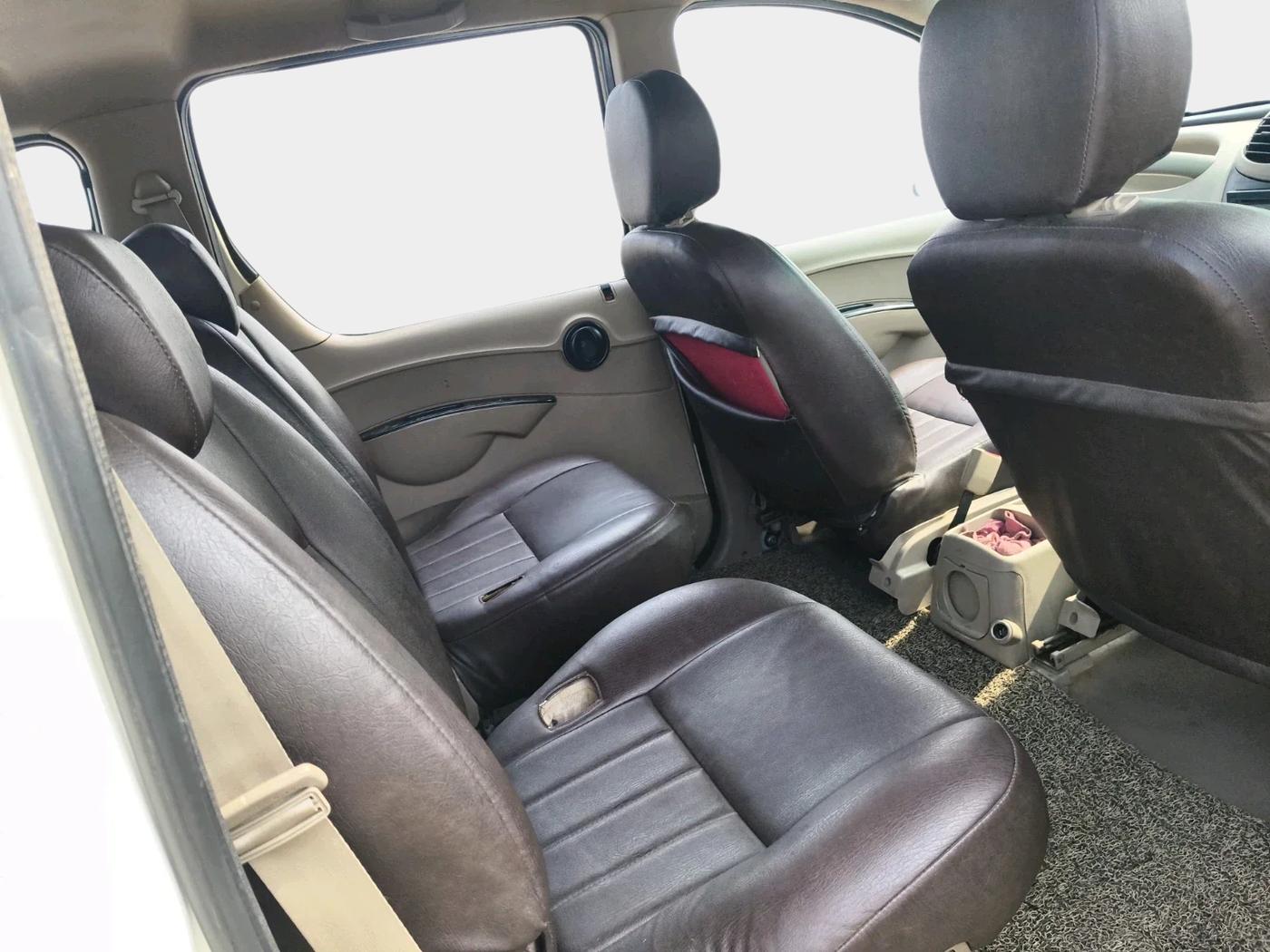 2015 Mahindra Xylo D4, Diesel, Manual, 2,20,956 km, interior