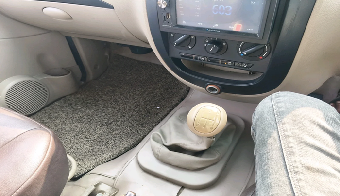 2015 Mahindra Xylo D4, Diesel, Manual, 2,20,956 km, interior